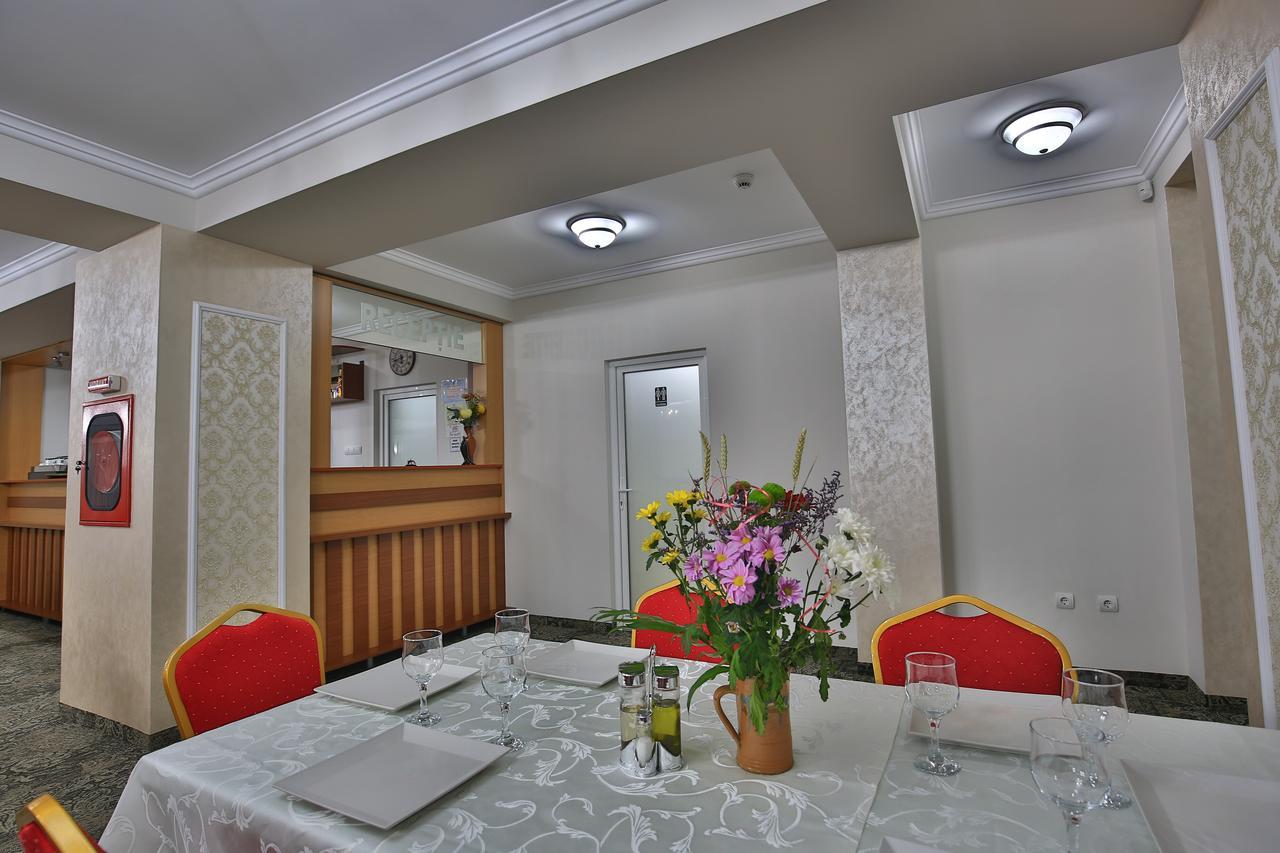 Hotel Raxand Residence Mioveni Luaran gambar
